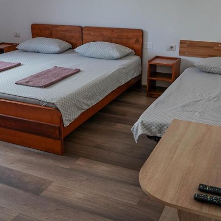 Pensiunea Giulia Home Dezmir 外观 照片