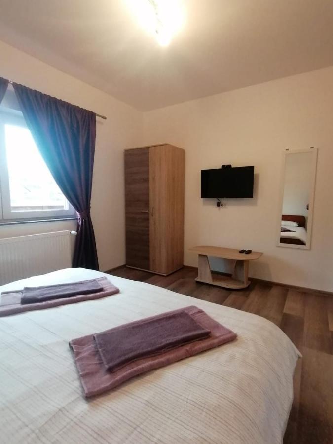 Pensiunea Giulia Home Dezmir 外观 照片